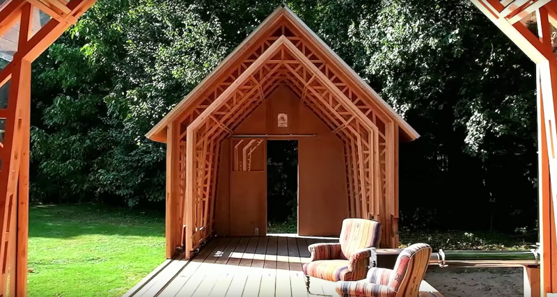 Ce fils construit pour sa mère une maison qui a secret très spécial