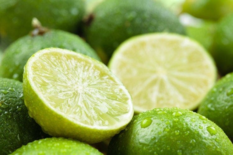 Cette ancienne astuce au citron élimine mieux les mauvaises odeurs corporelles que les déodorants cancérigènes