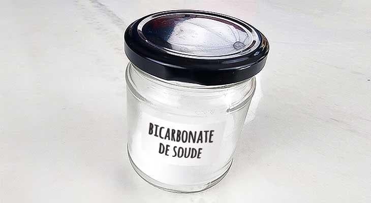 Un pot de bicarbonate de soude