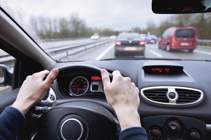 Conduire une voiture 