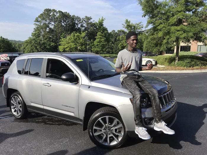 Corey avec sa nouvelle voiture