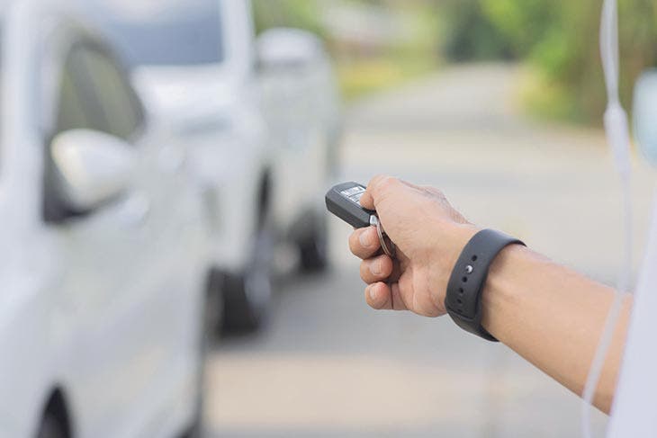 Déverrouiller la voiture d’un seul geste