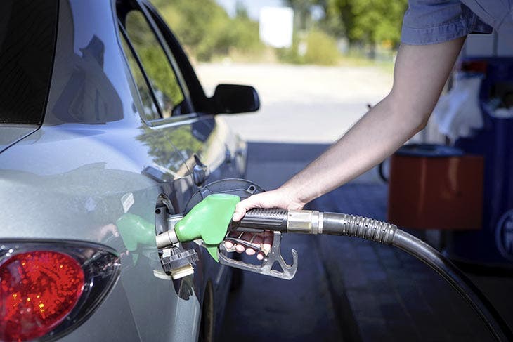 Faire le plein de carburant sans lâcher le pistolet