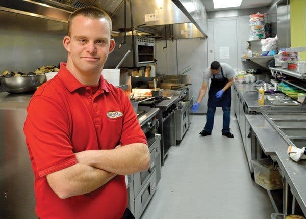 Il est le premier propriétaire de restaurant trisomique