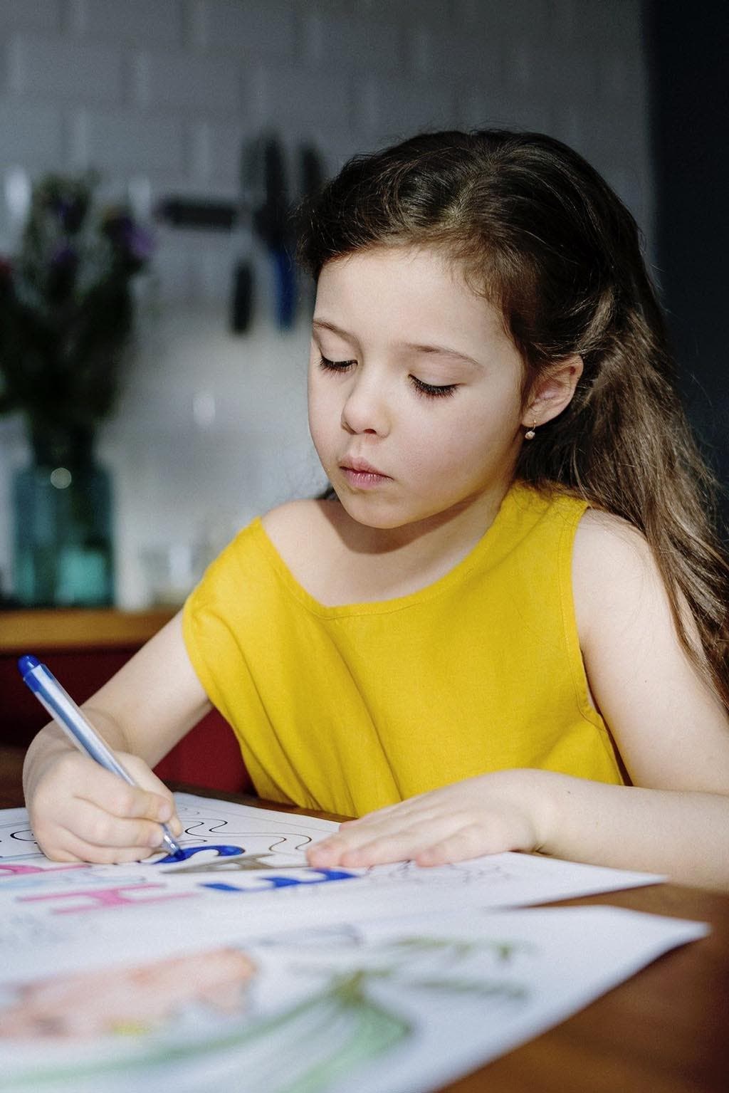 La petite fille colorit