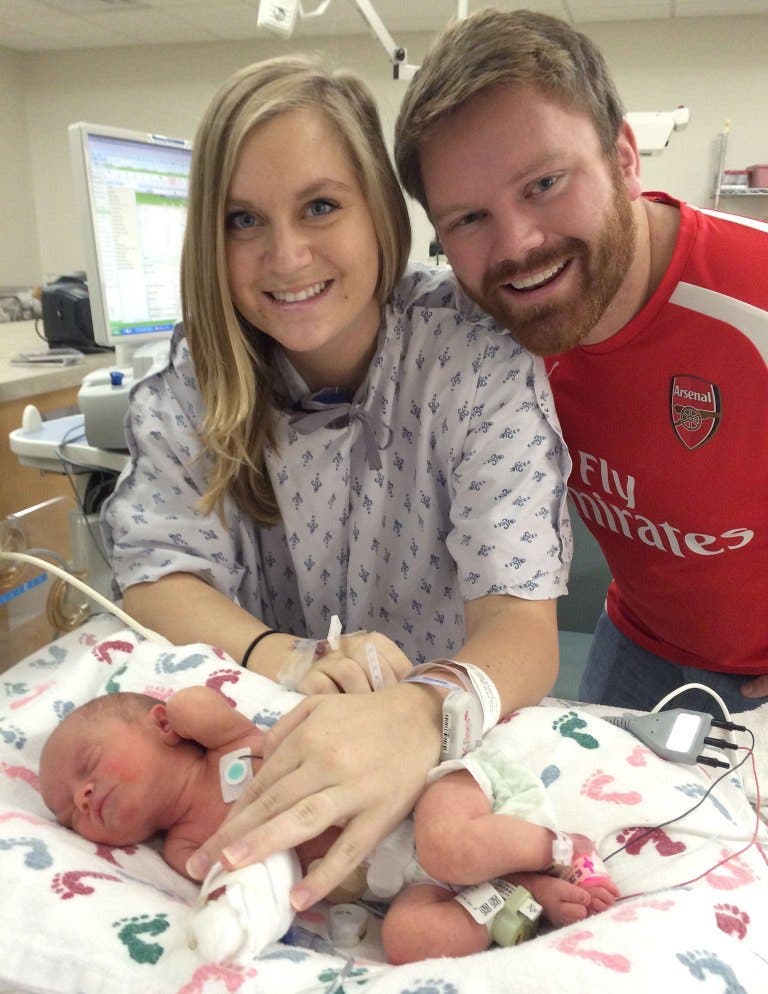 Le beau sourire de ce bébé prématuré donne de l’espoir aux parents de bébés prématurés