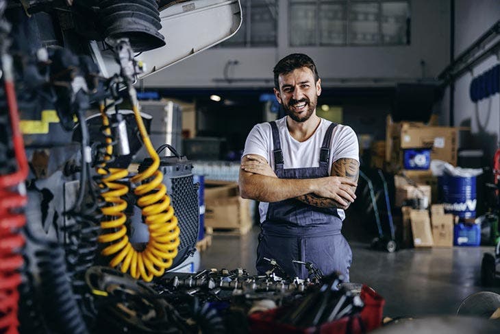 Mécanicien au garage