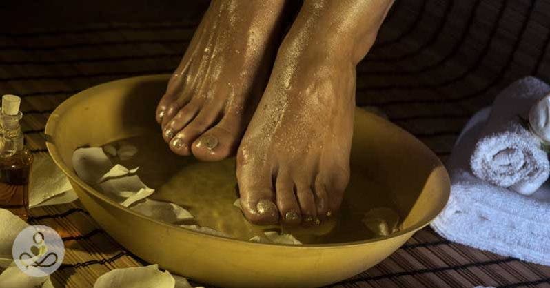 Mettez vos pieds 15 minutes dans du vinaigre