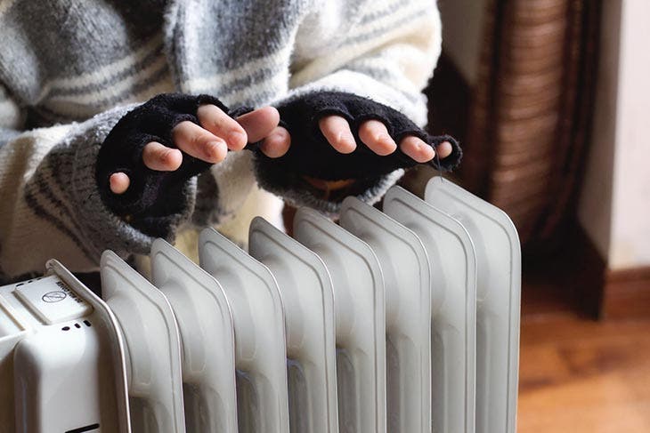 Mettre les mains sur un radiateur