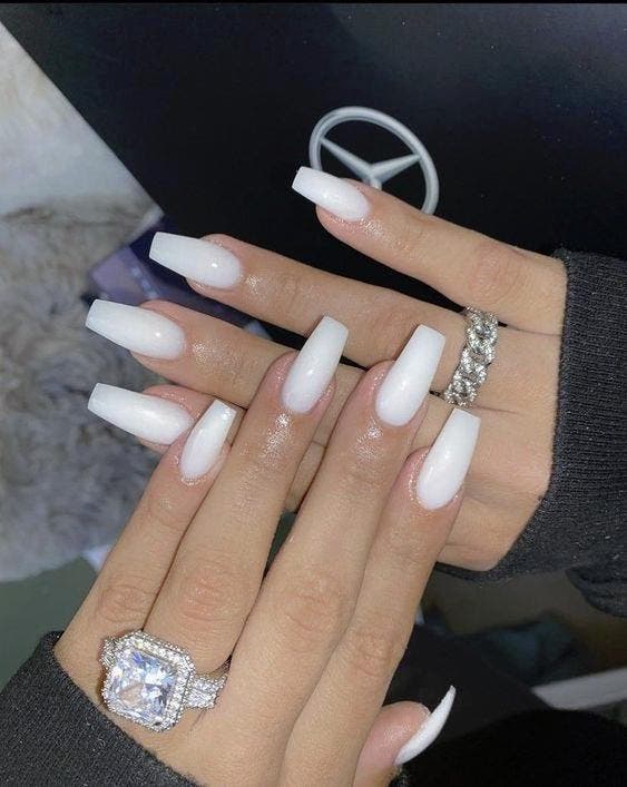 Ongles ballerine en acrylique blanc