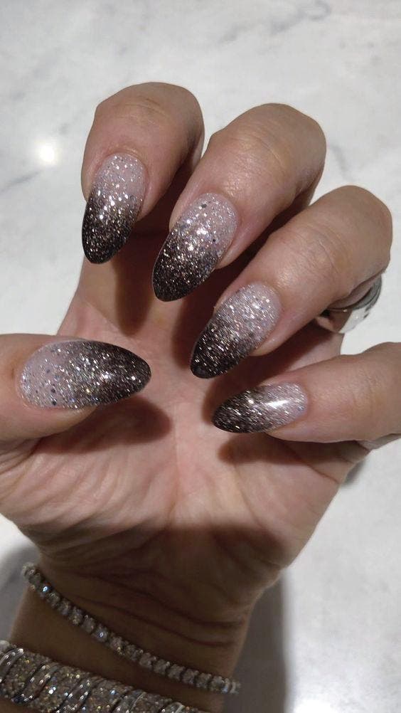 Ongles ombrés pailletés noirs