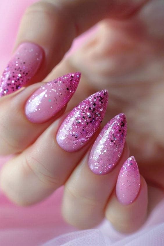 Ongles ombrés pailletés roses