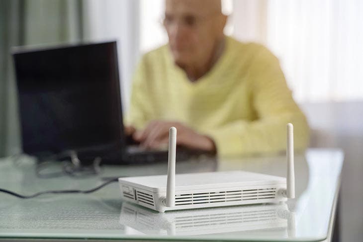 Routeur posé sur un bureau