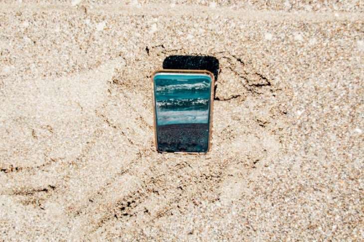 Téléphone à la plage 