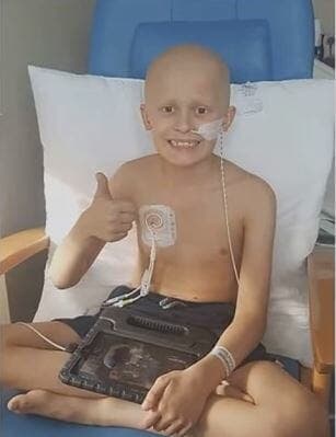 Un enfant de 9 ans atteint d’un cancer