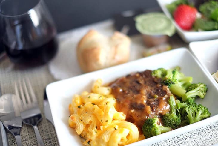 Un repas complet dans l’avion 