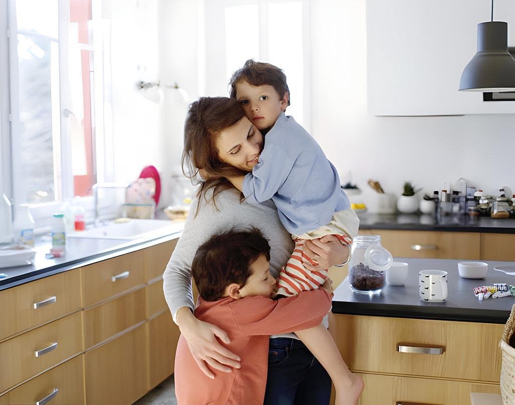 Une maman et ses enfants