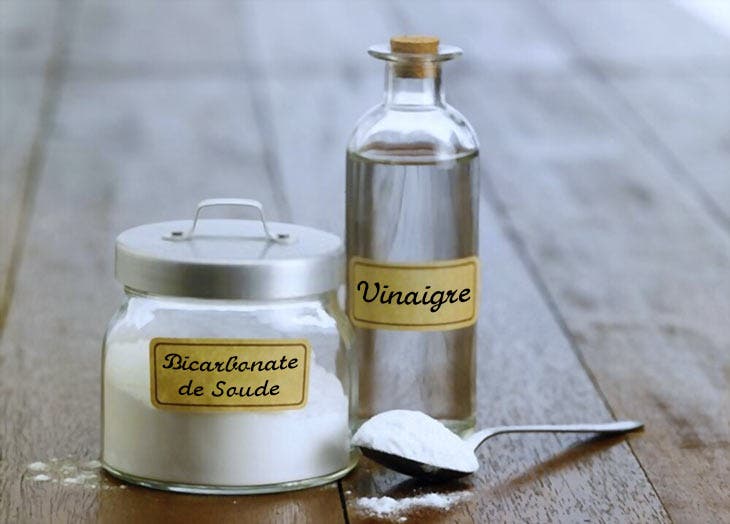 Vinaigre blanc et bicarbonate de soude