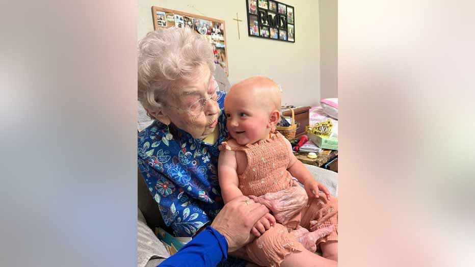 Vivian Dahl et sa petite fille