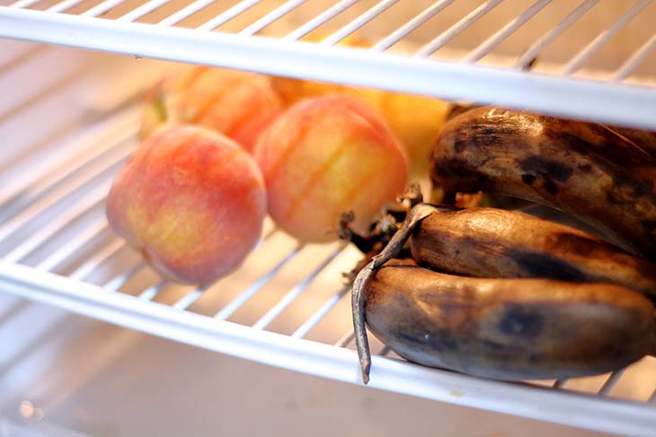 Bananes dans le réfrigérateur 