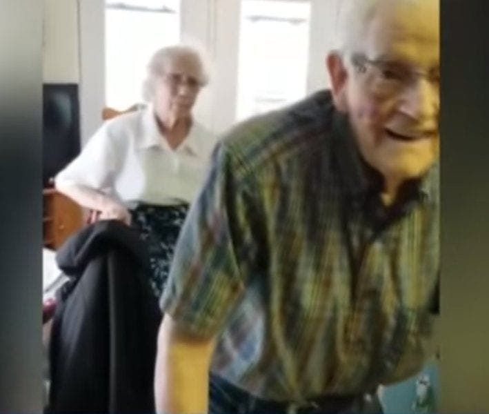 Un couple de personnes âgées est forcé de se séparer par leur maison de retraite après 69 ans de vie commune