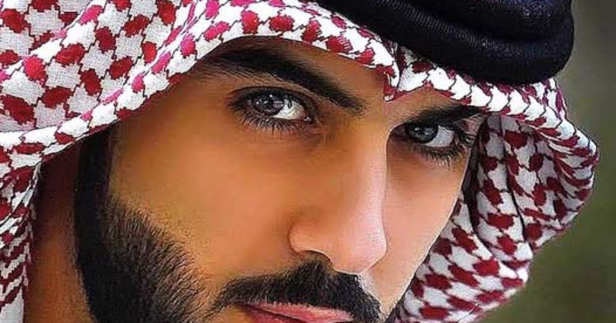 Des millions de femmes à travers le monde l’envient – à quoi ressemble la femme du plus bel homme arabe ?