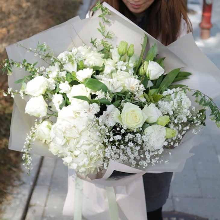 Bouquet de fleurs blanches 