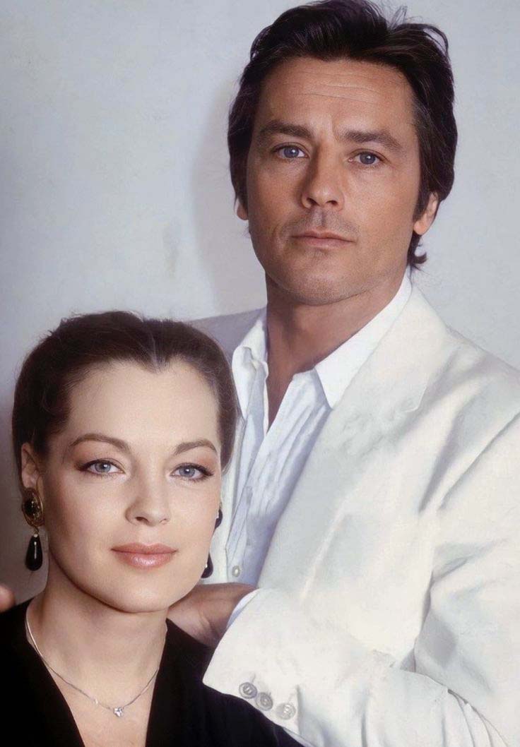 La petite-fille d’Alain Delon fascine par sa ressemblance