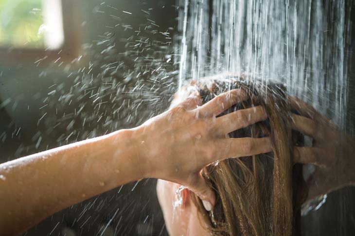 Le lavage des cheveux 