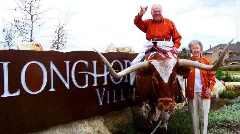 le couple a longhorn village