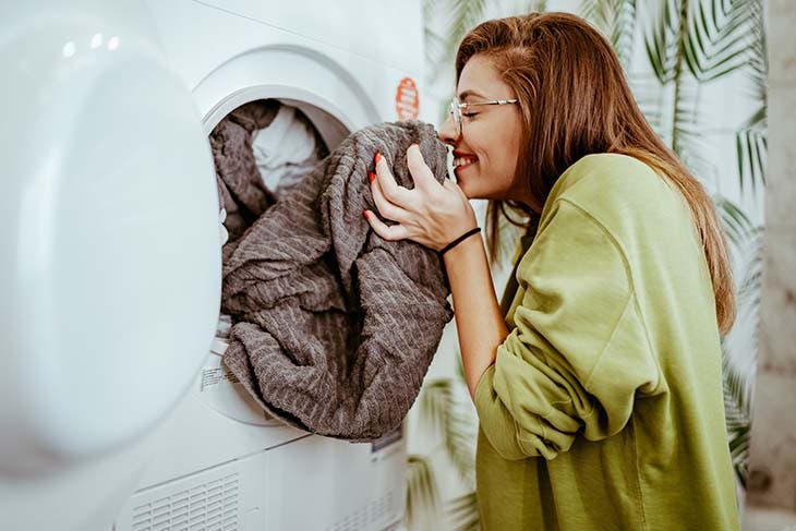 Femme linge propre 