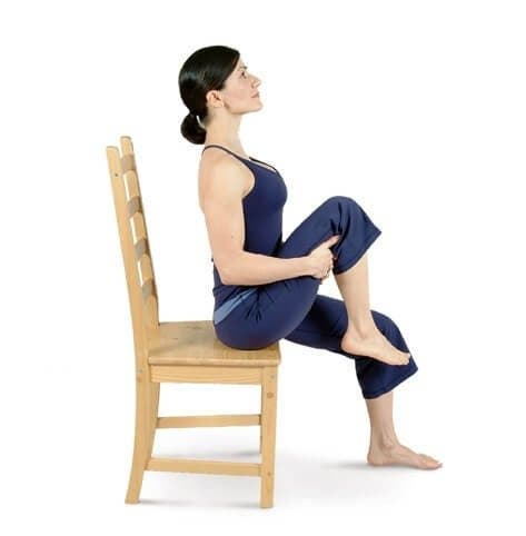 7 exercices pour avoir un ventre plat que vous pouvez faire en étant assise