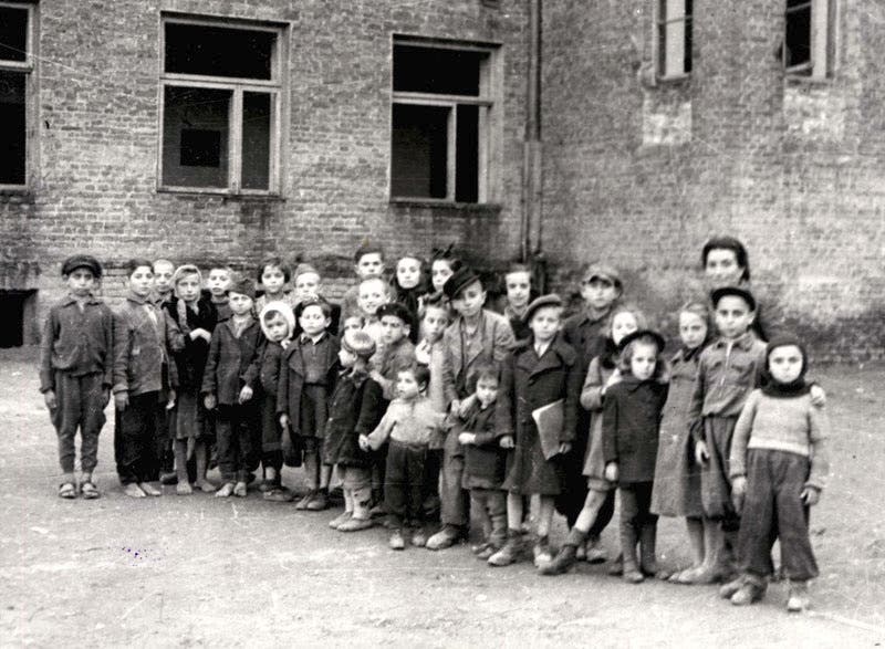 Cette femme a drogué des enfants et les a mis dans des cercueils