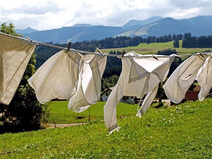 Séchage de linge blanc à l’air libre – source : spm