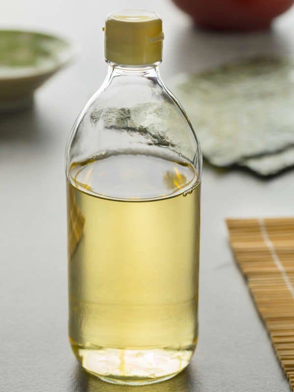 Le vinaigre seul est un tueur des mauvaises herbes. source : bobvila